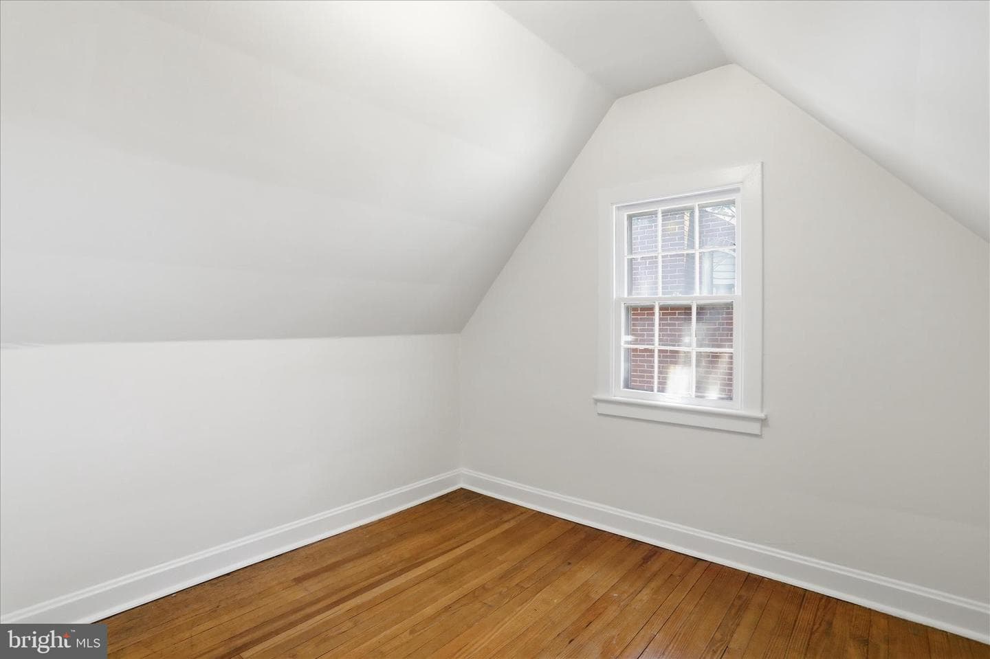 808 Memorial Avenue photo 29