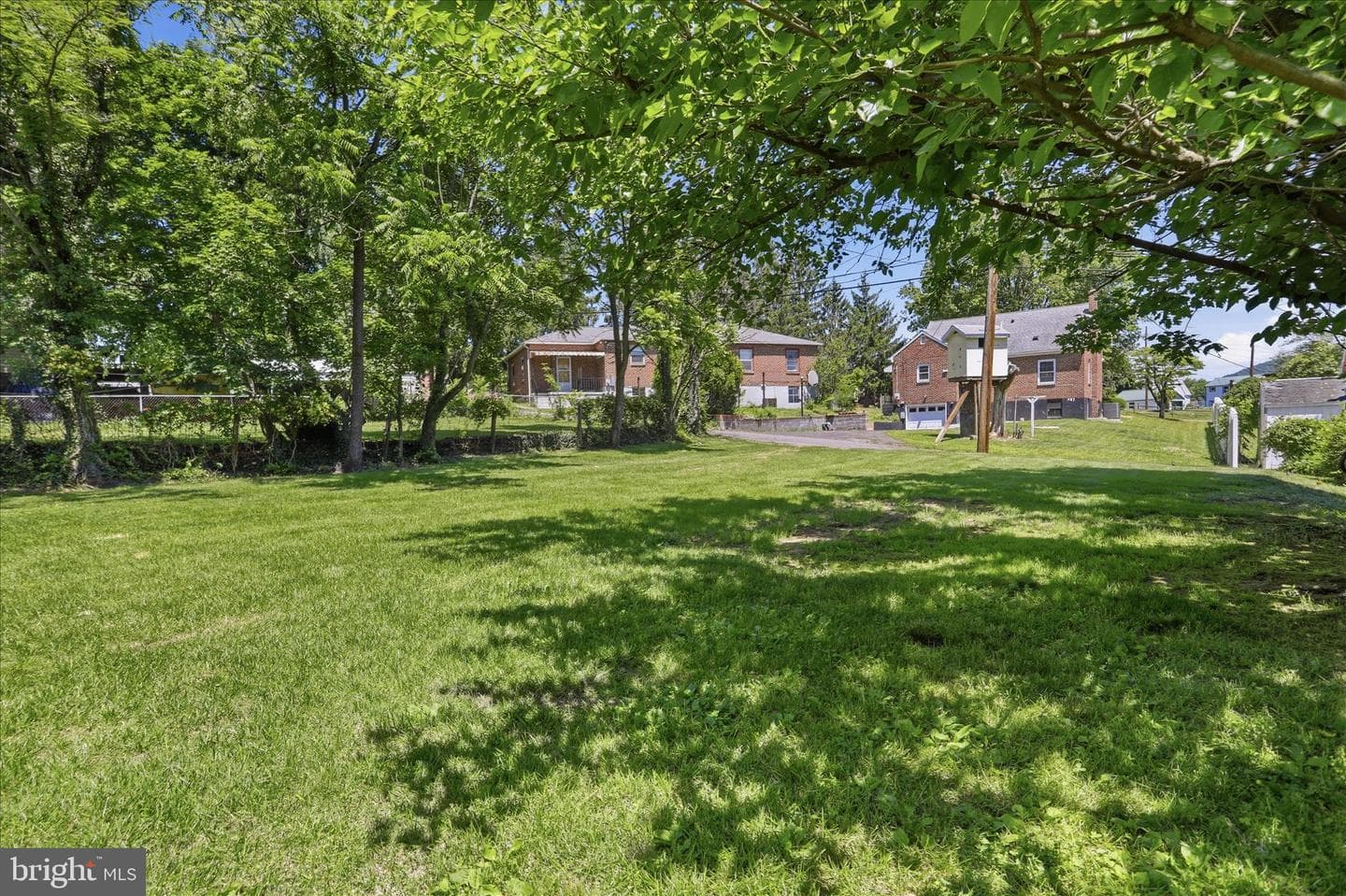 808 Memorial Avenue photo 5