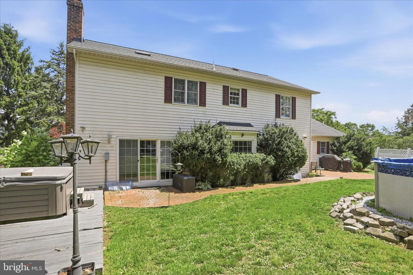 325 Francis Court photo 46