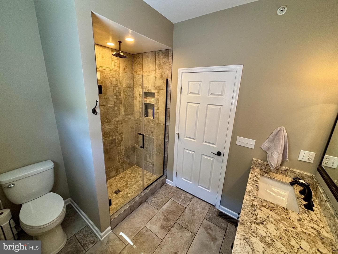 83 Graham Street photo 16