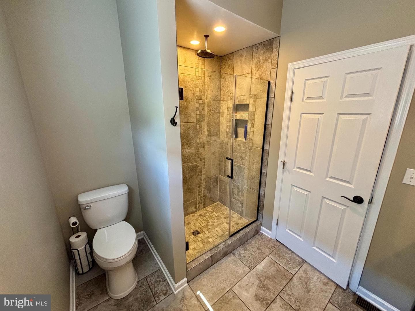 83 Graham Street photo 18