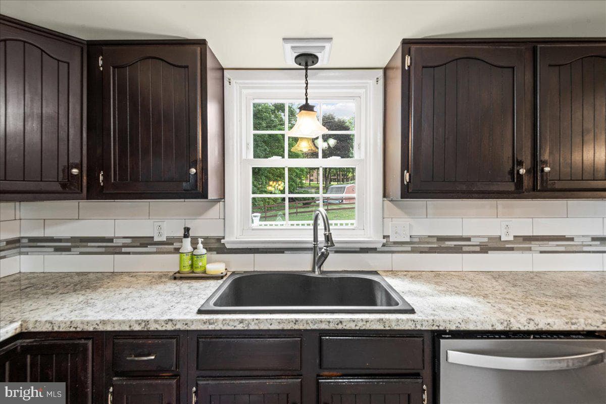 67 Meadow Road photo 12