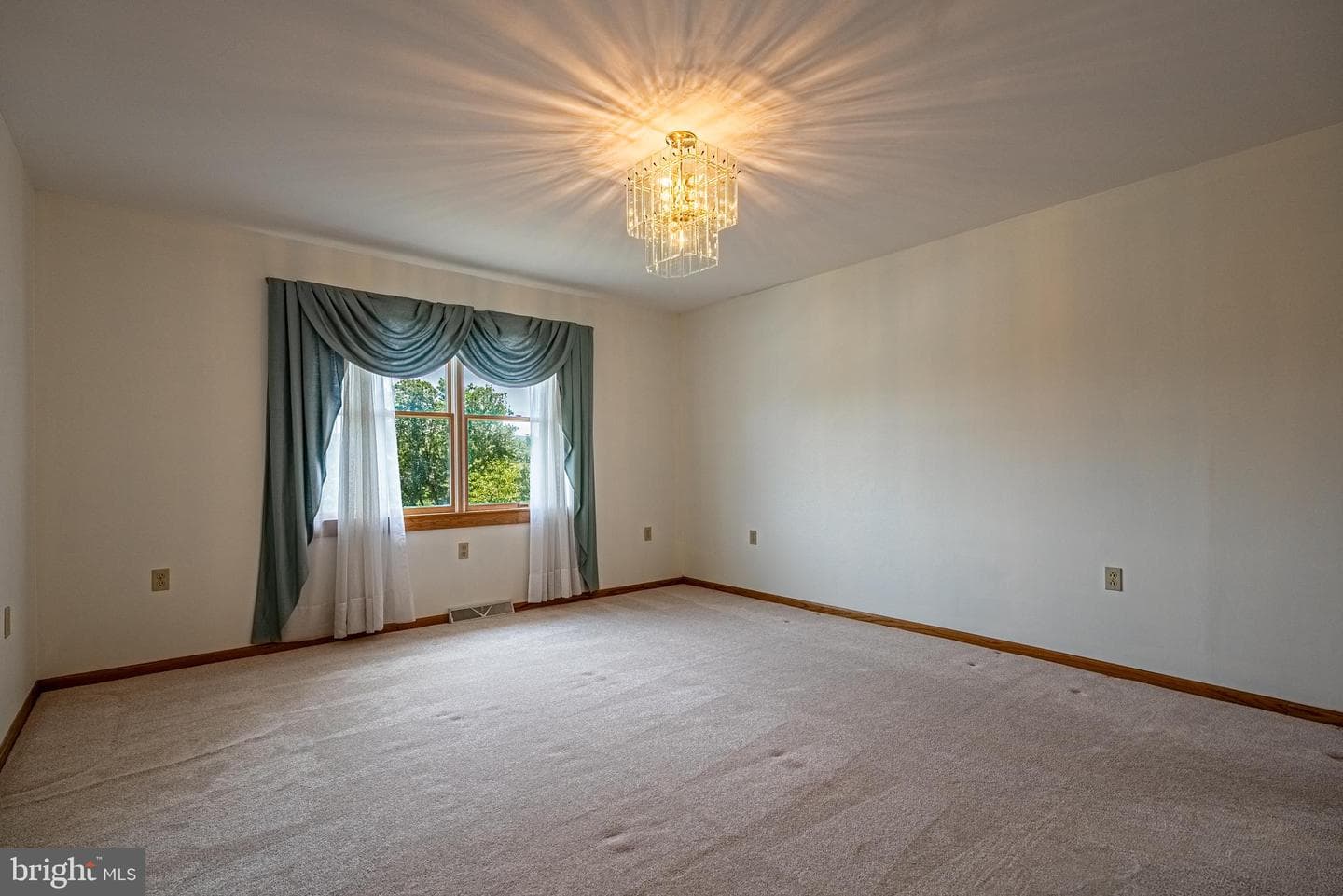 608 Wellington Lane photo 22