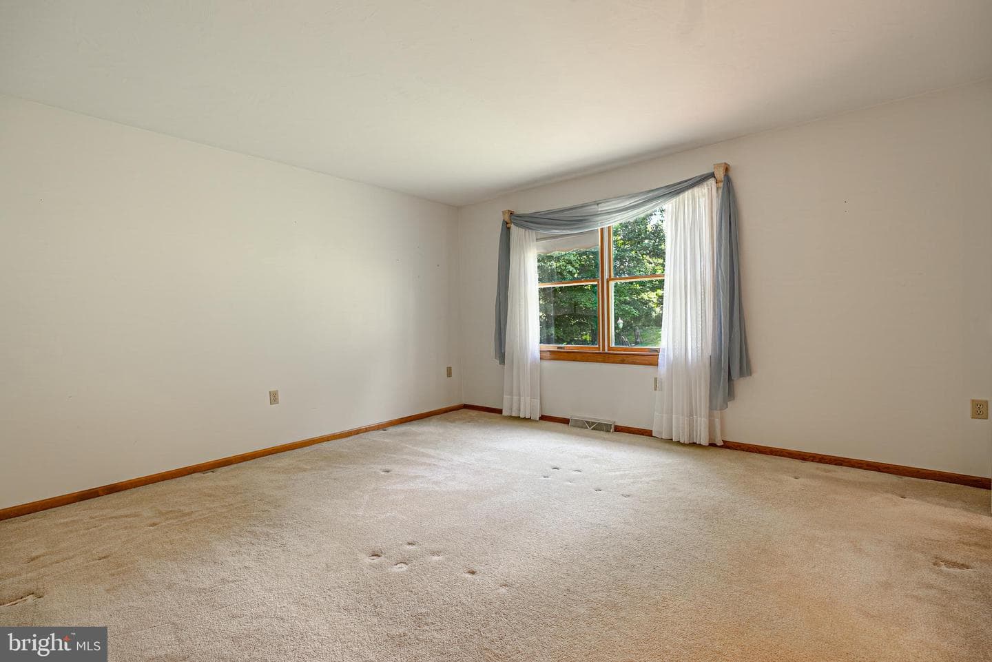 608 Wellington Lane photo 28