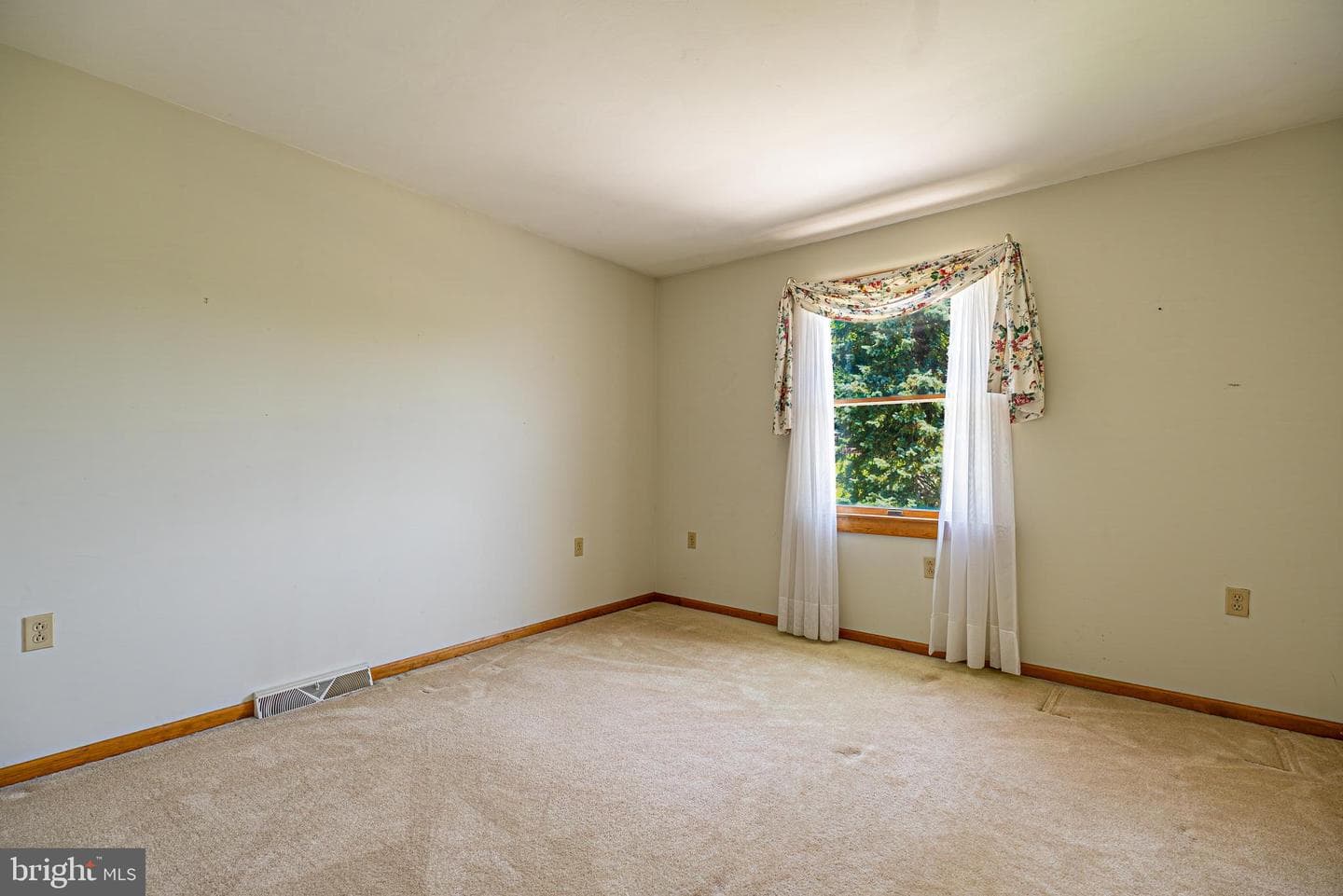 608 Wellington Lane photo 33