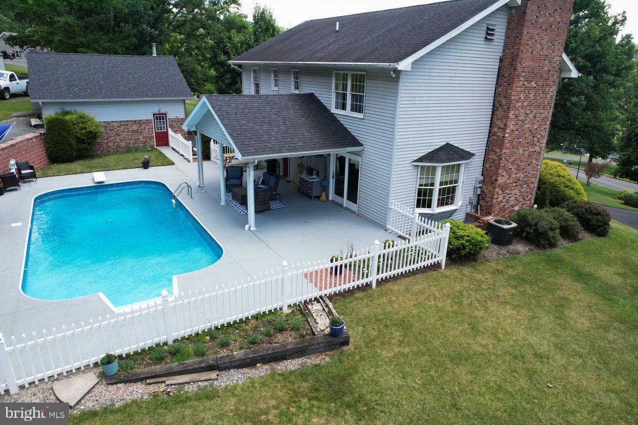 116 Kelley Avenue photo 9