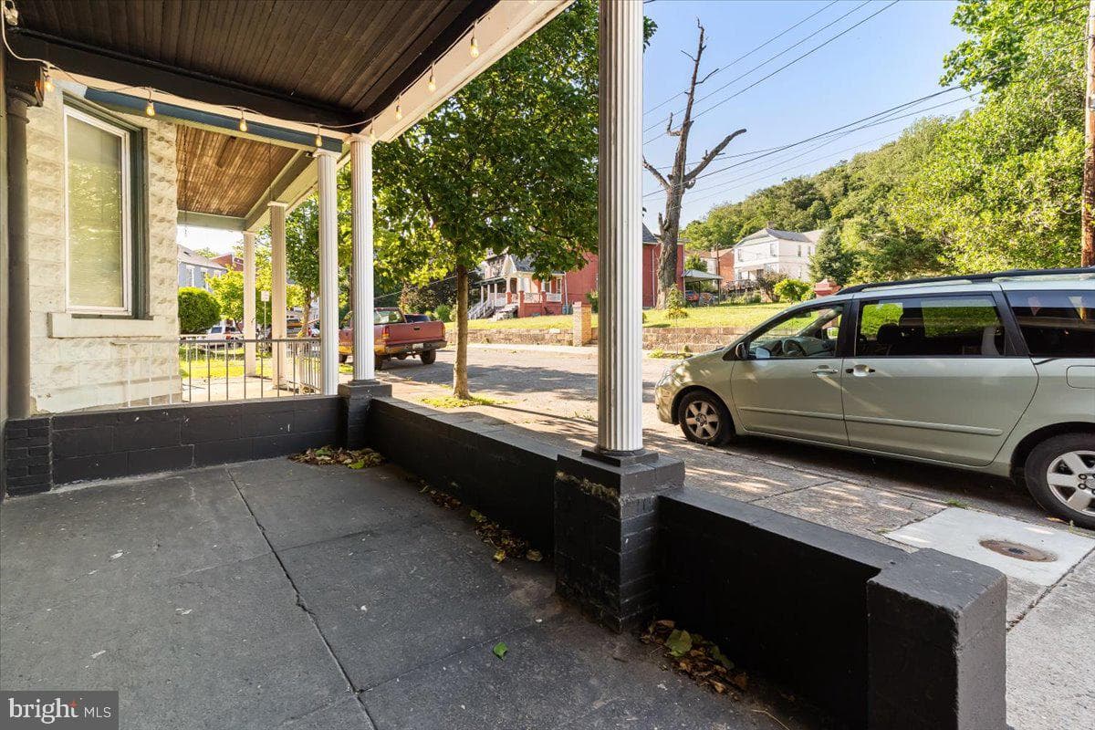 120 Columbia Street photo 3