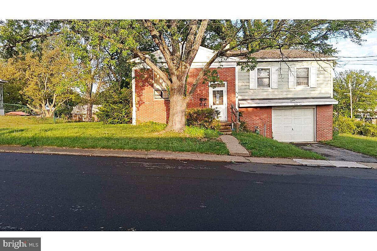44 Memorial Avenue photo 1