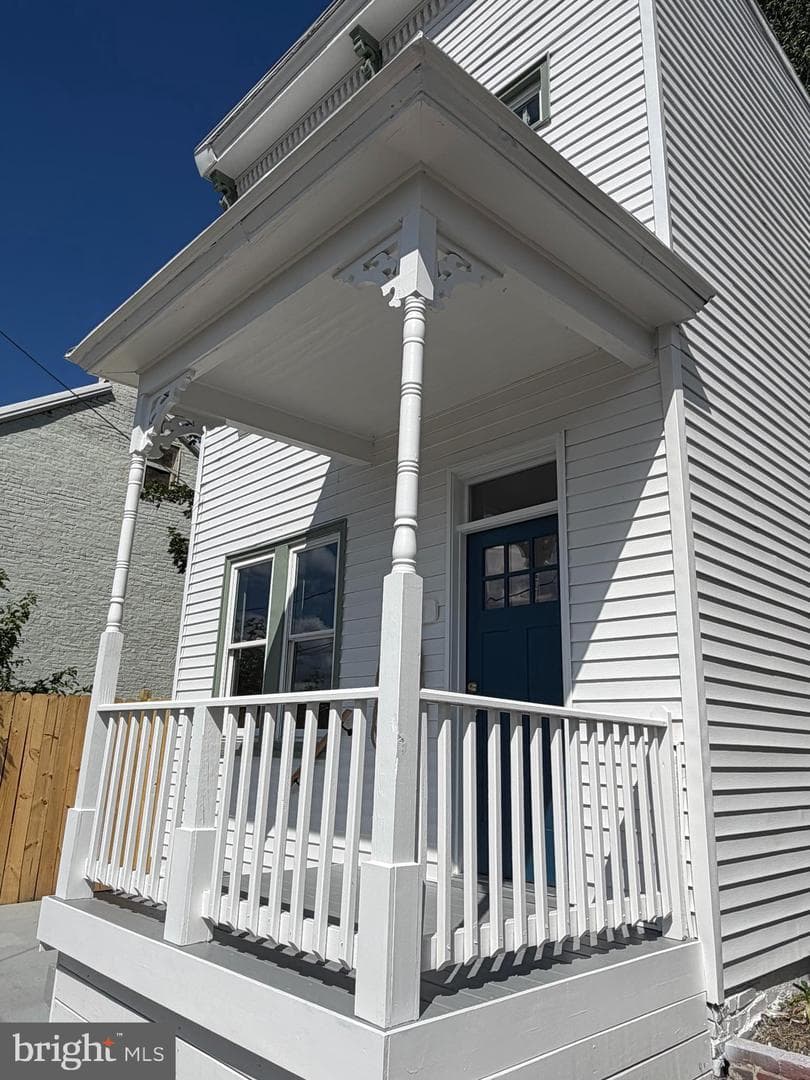 708 Elm Street photo 4
