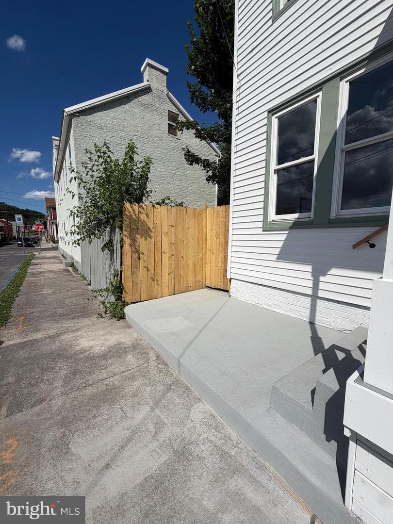 708 Elm Street photo 5