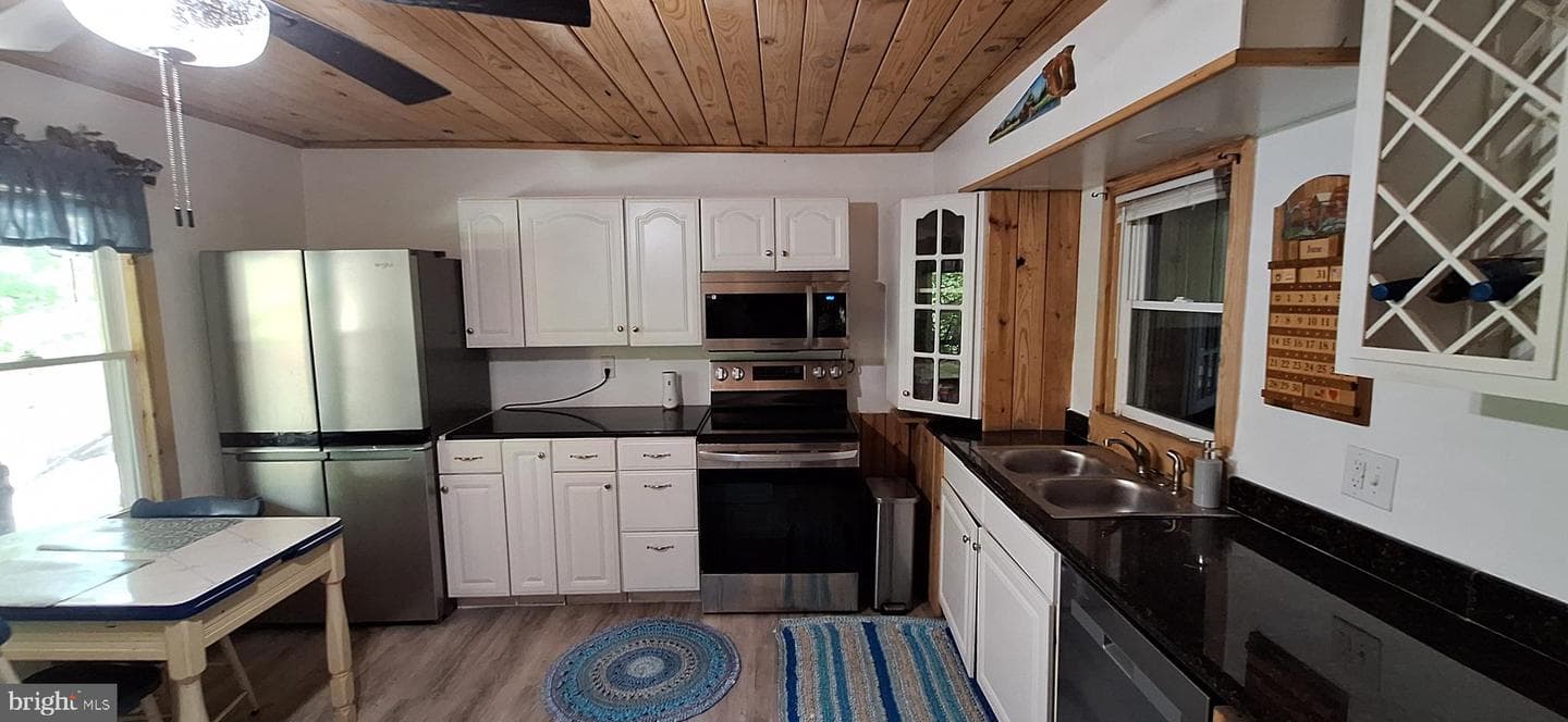 640 Baker Street photo 17