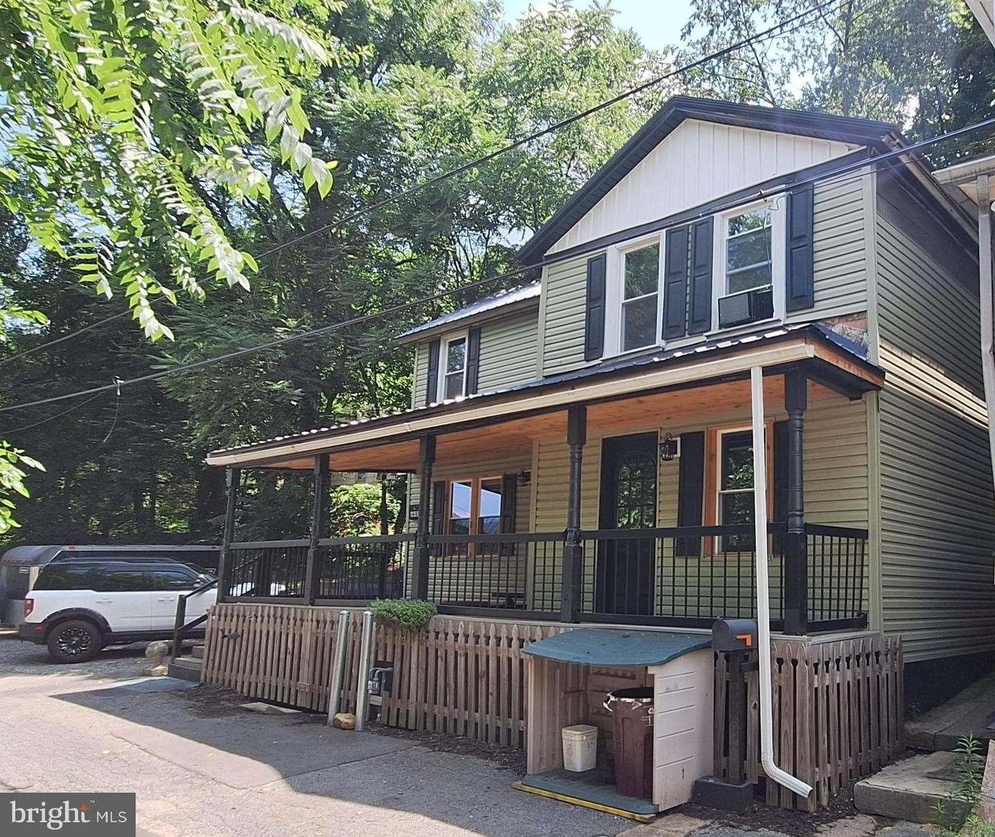 640 Baker Street photo 3