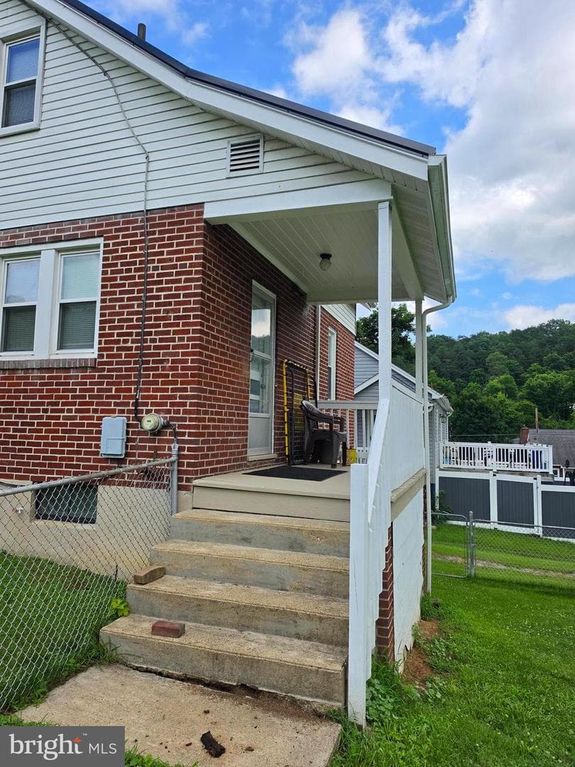 512 Forester Avenue photo 8