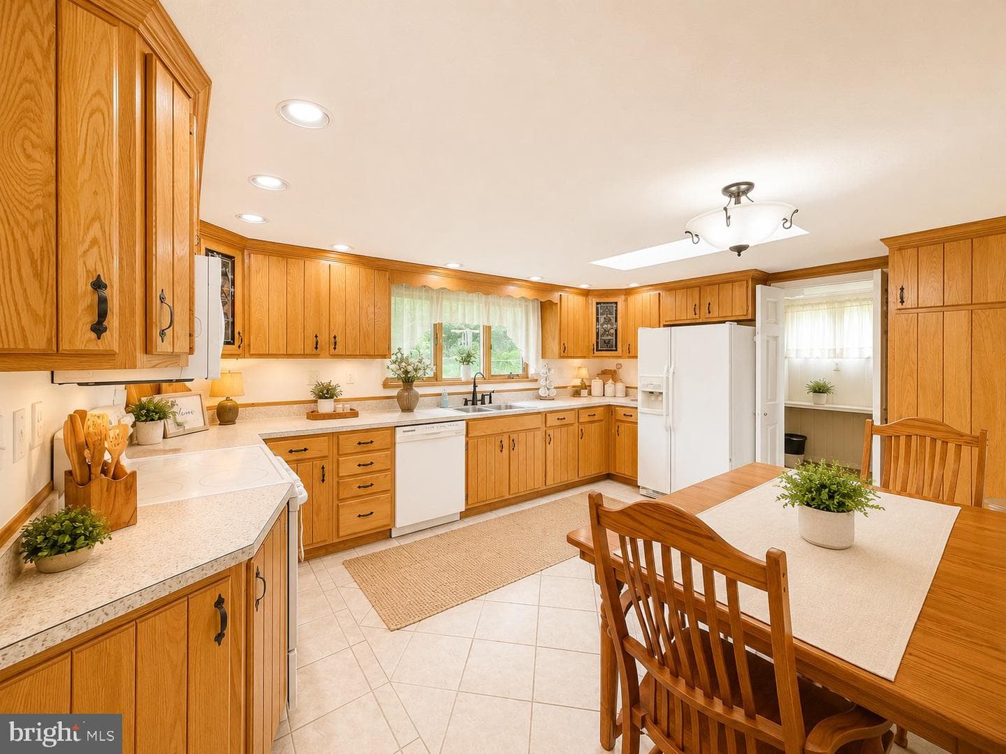 124 Riordan Road photo 9