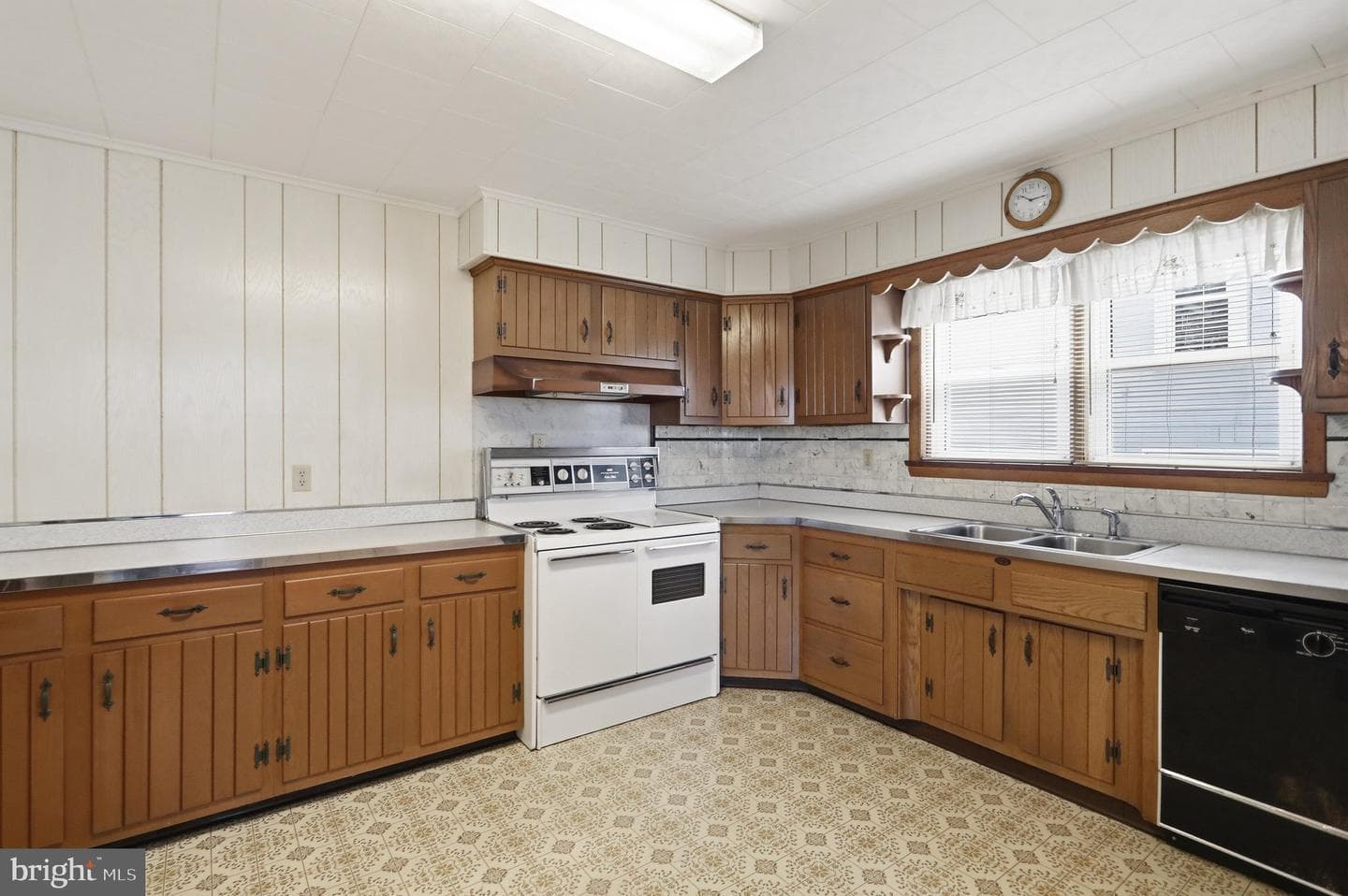 86 Oak Street photo 18