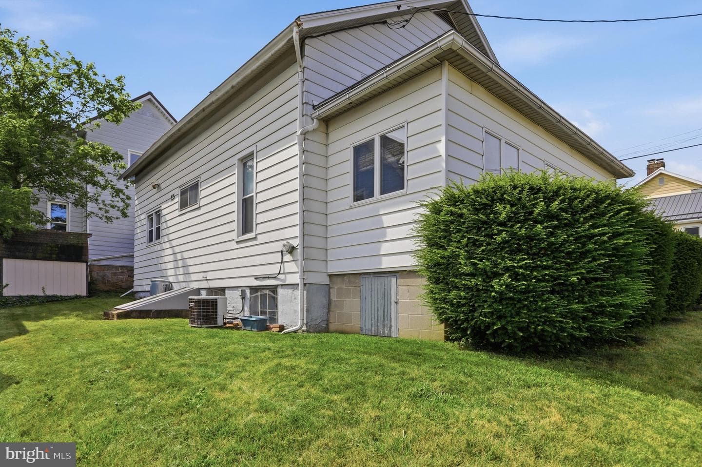 86 Oak Street photo 3