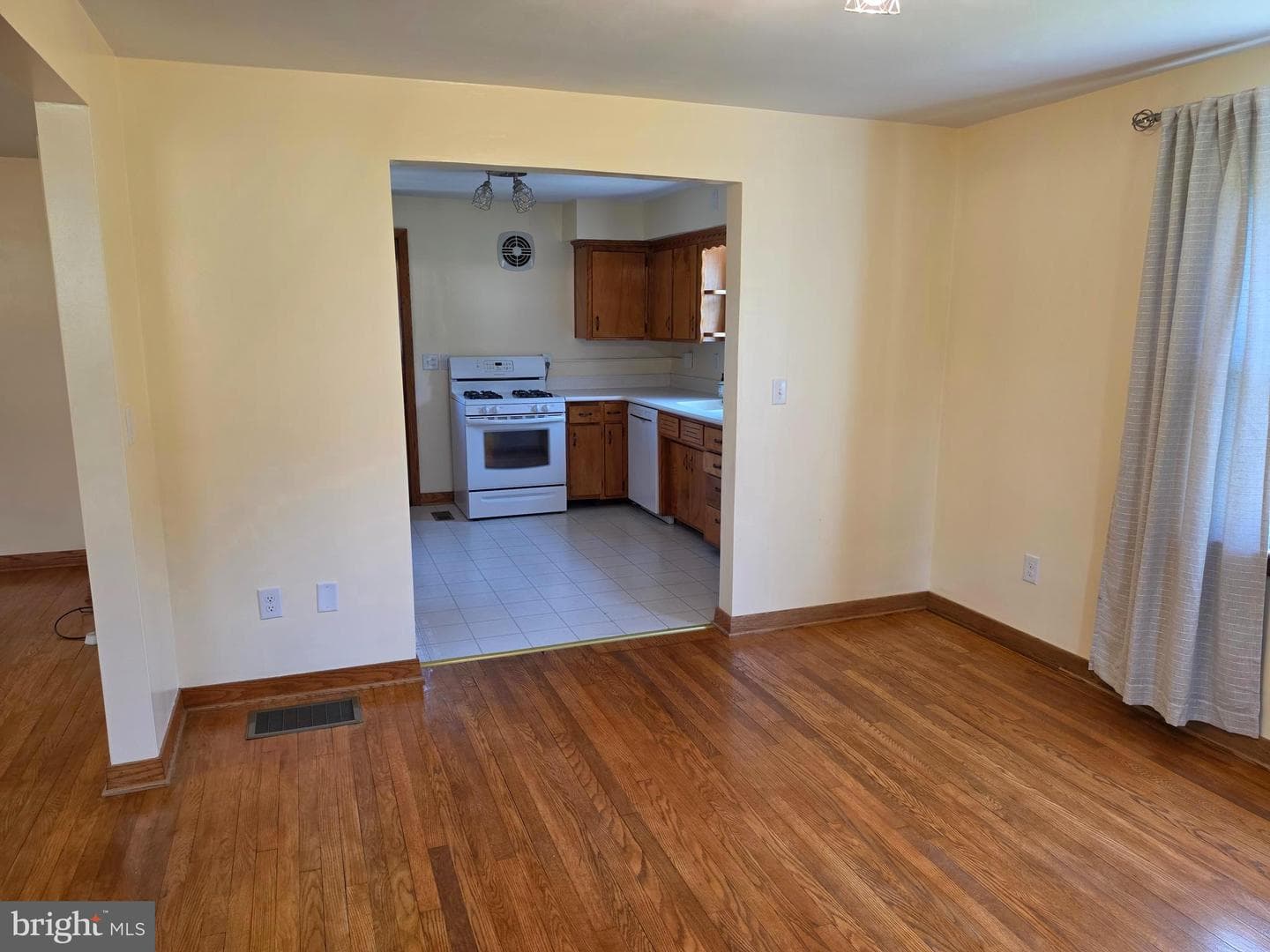12405 Bedford Road NE photo 15