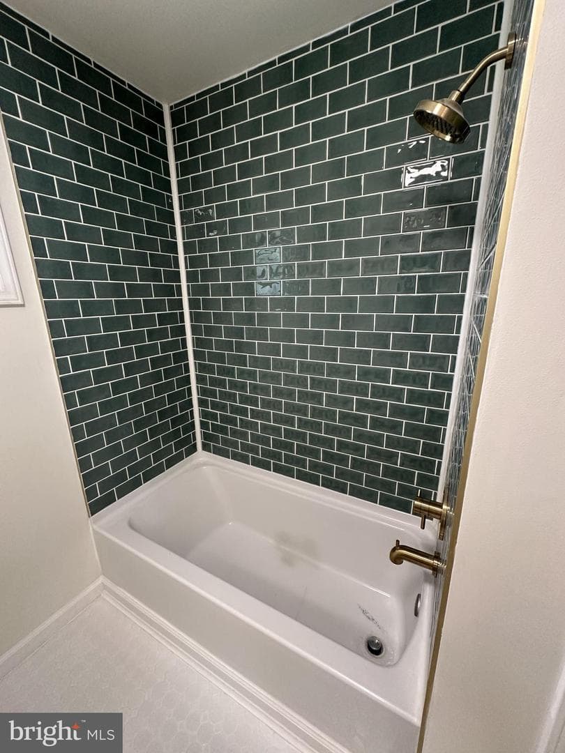 626 Elwood Street photo 18