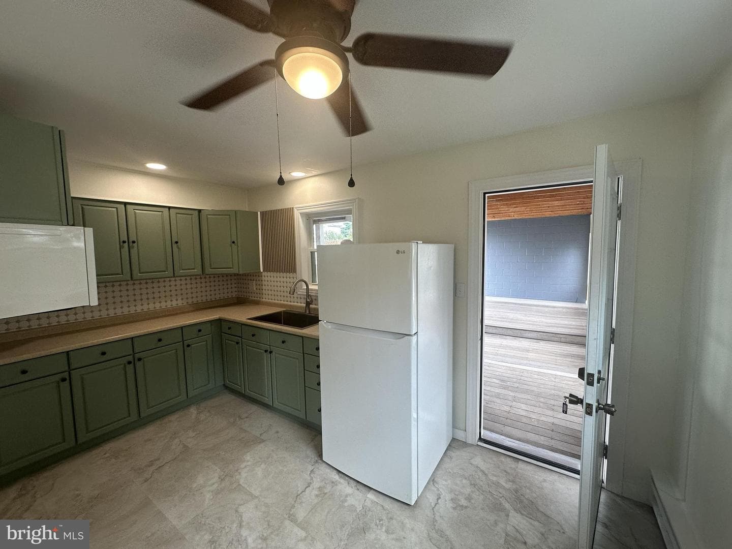 626 Elwood Street photo 6