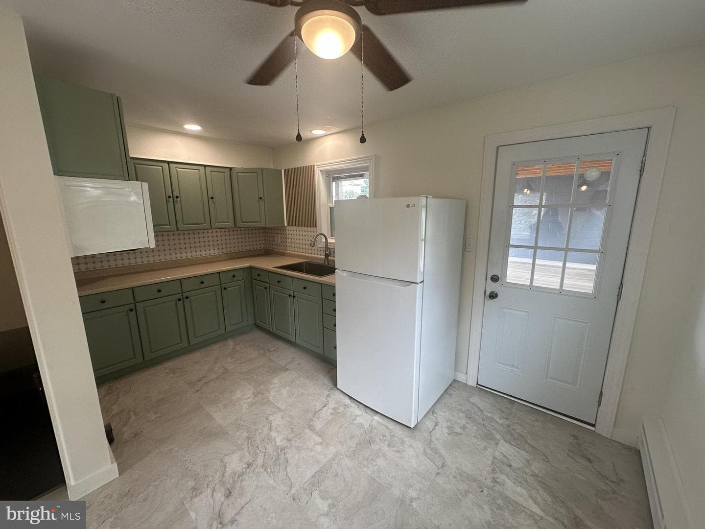 626 Elwood Street photo 8