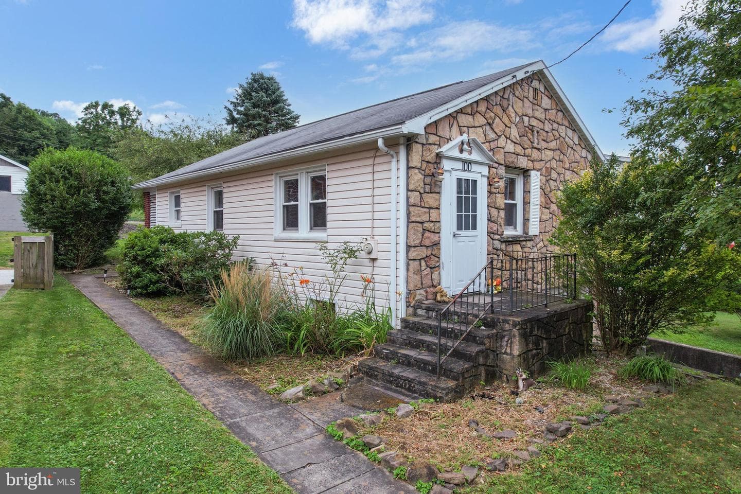 100 Braddock Road photo 1