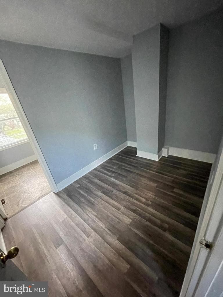 1014 N Warwick Avenue photo 9