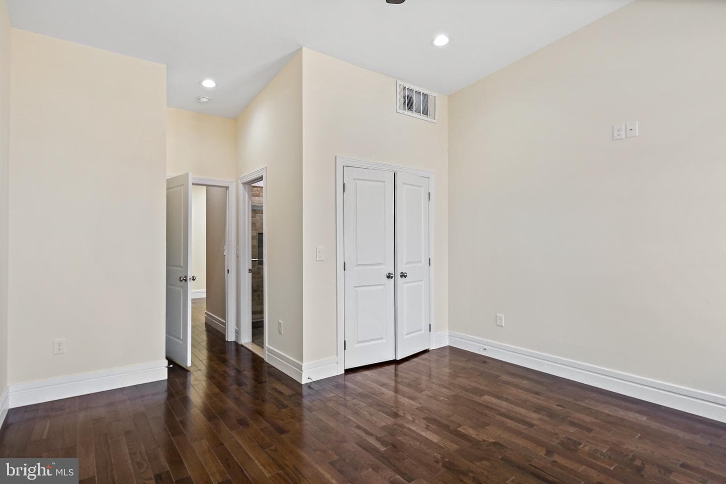 3321 E Baltimore Street photo 20