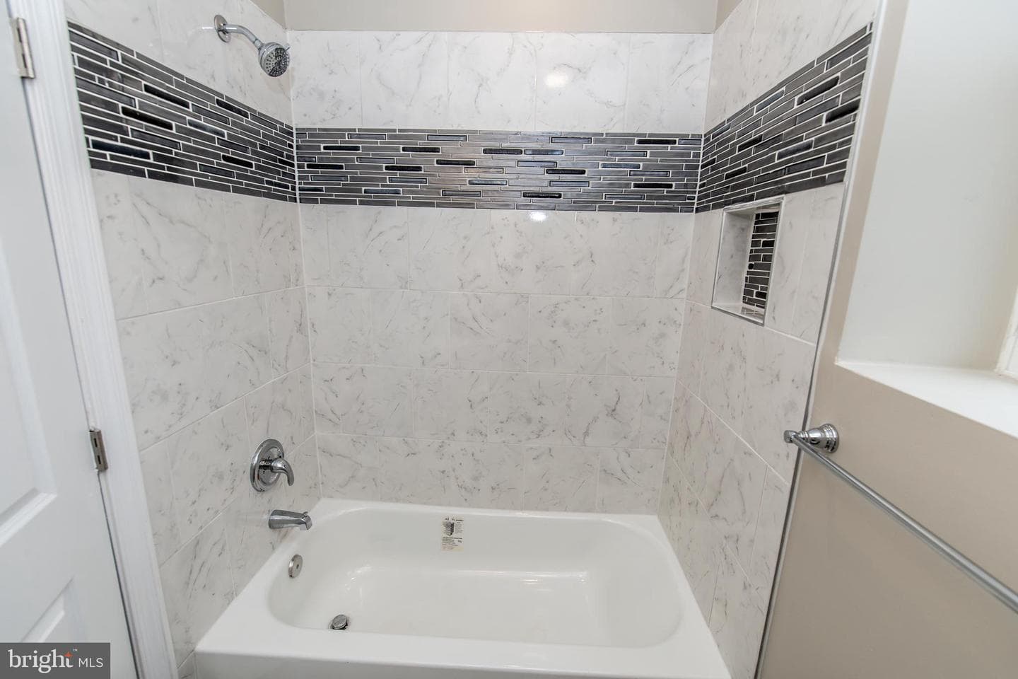 901 N Linwood Avenue photo 23