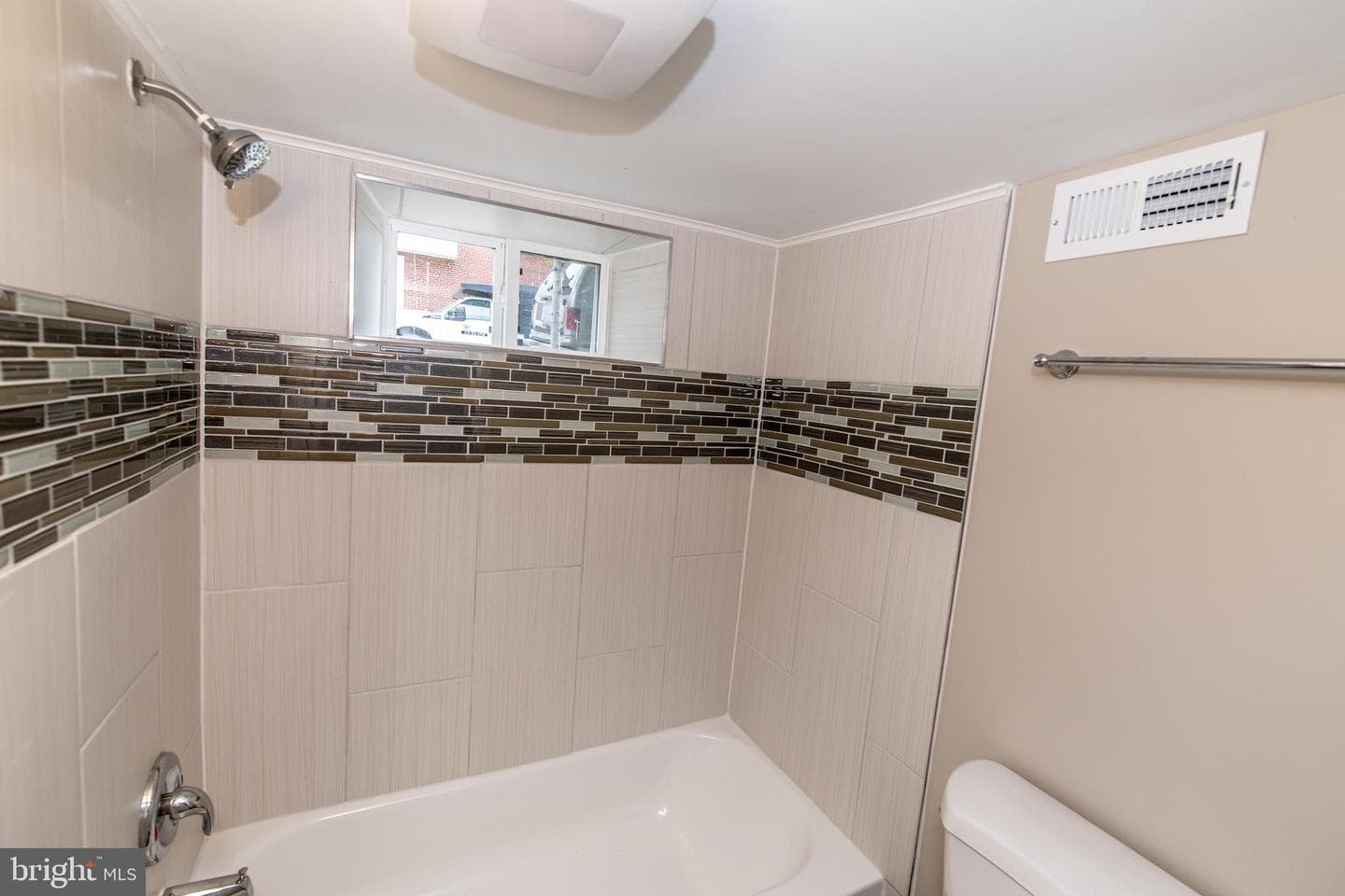 901 N Linwood Avenue photo 32