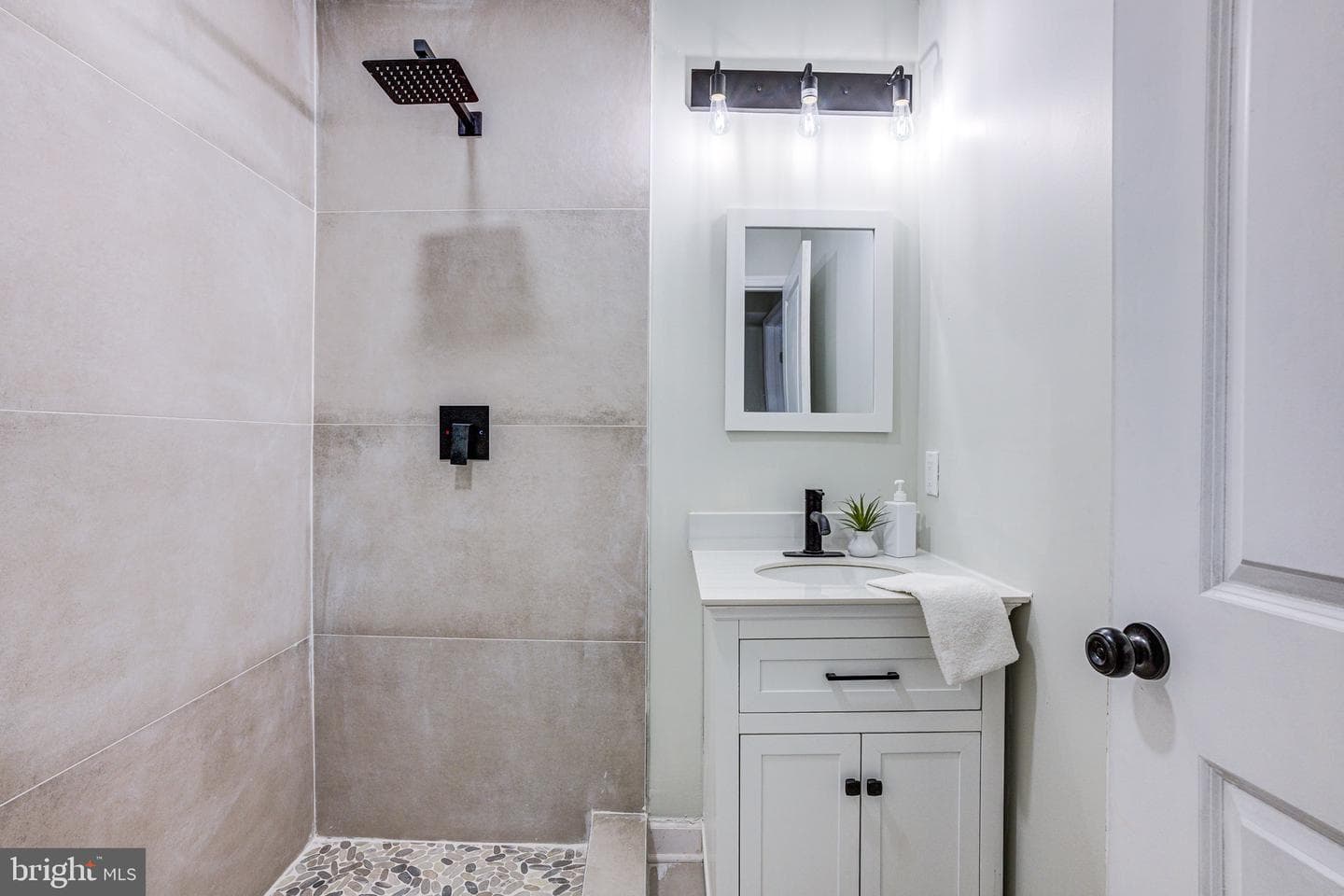 2718 E Madison Street photo 15
