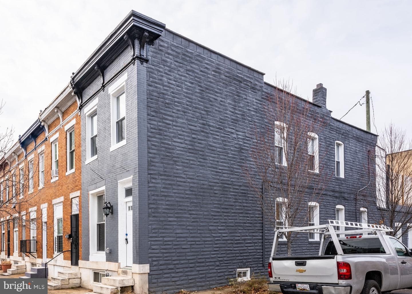 2718 E Madison Street photo 27