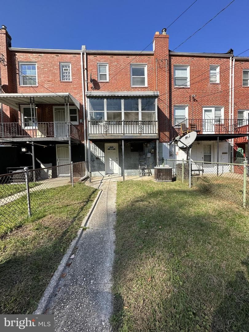767 Yale Avenue photo 24