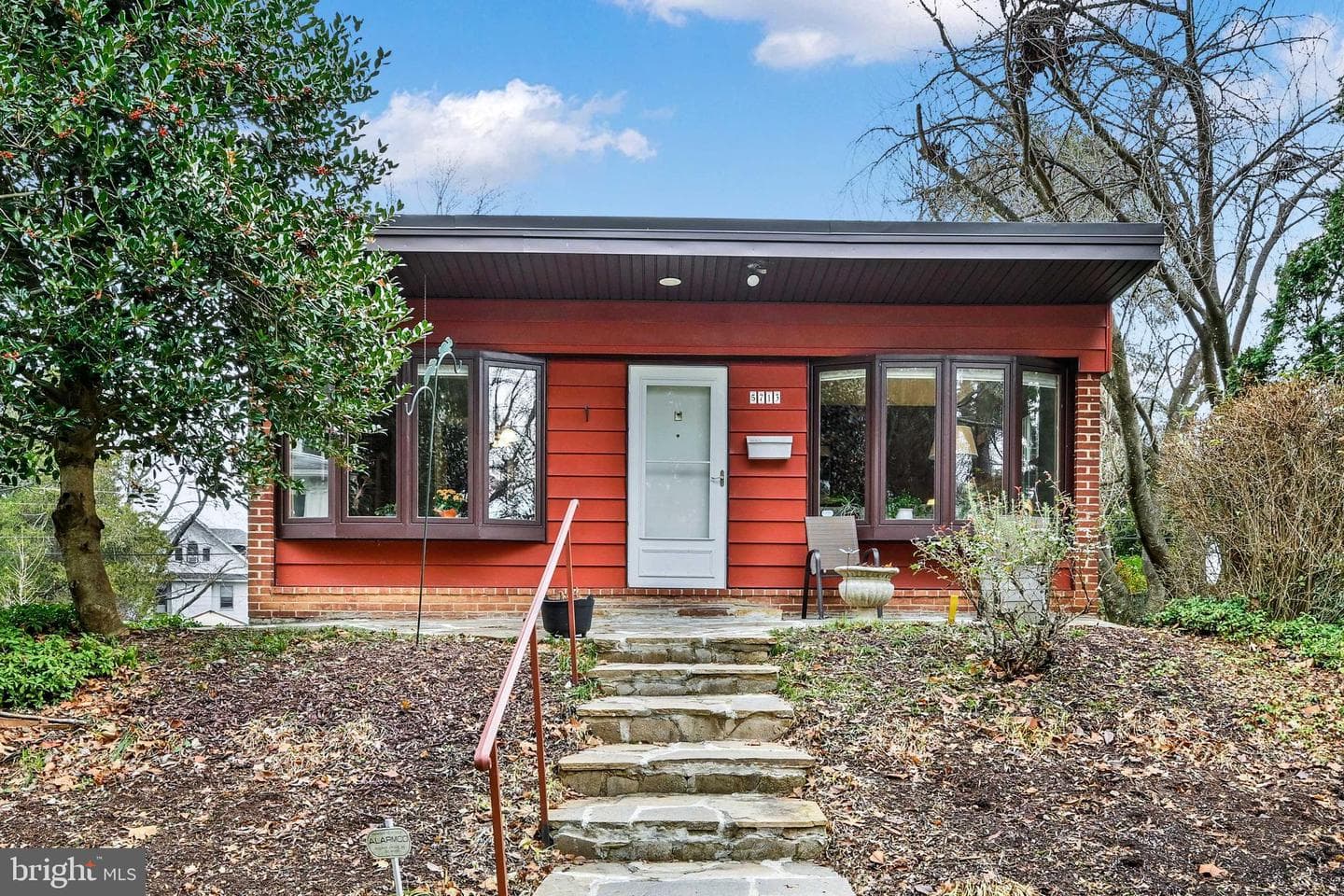 5713 Oakshire Road photo 1