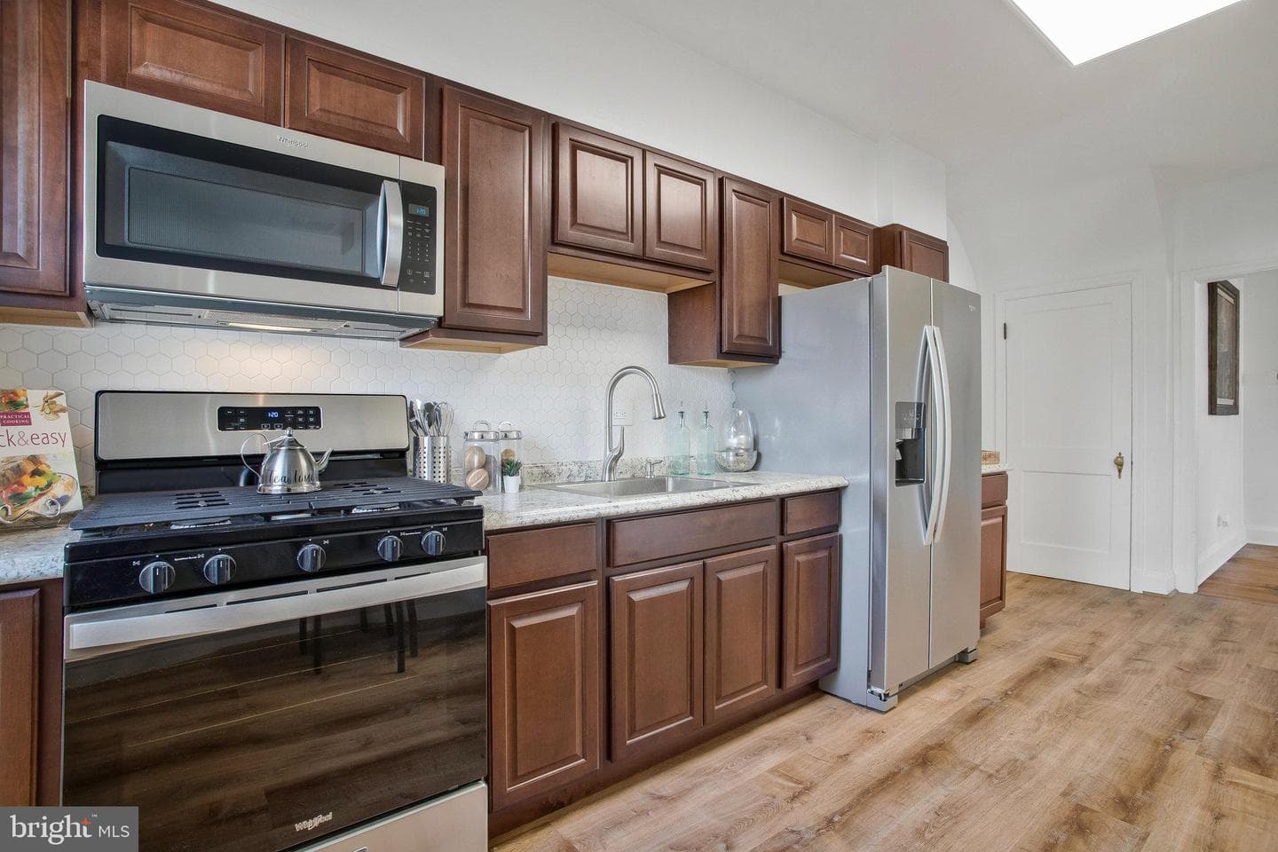 5127 Hillburn Avenue photo 9