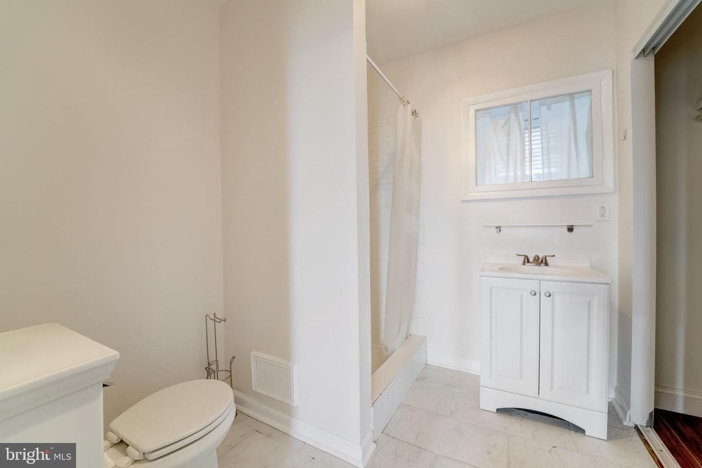 302 E 21st Street photo 17