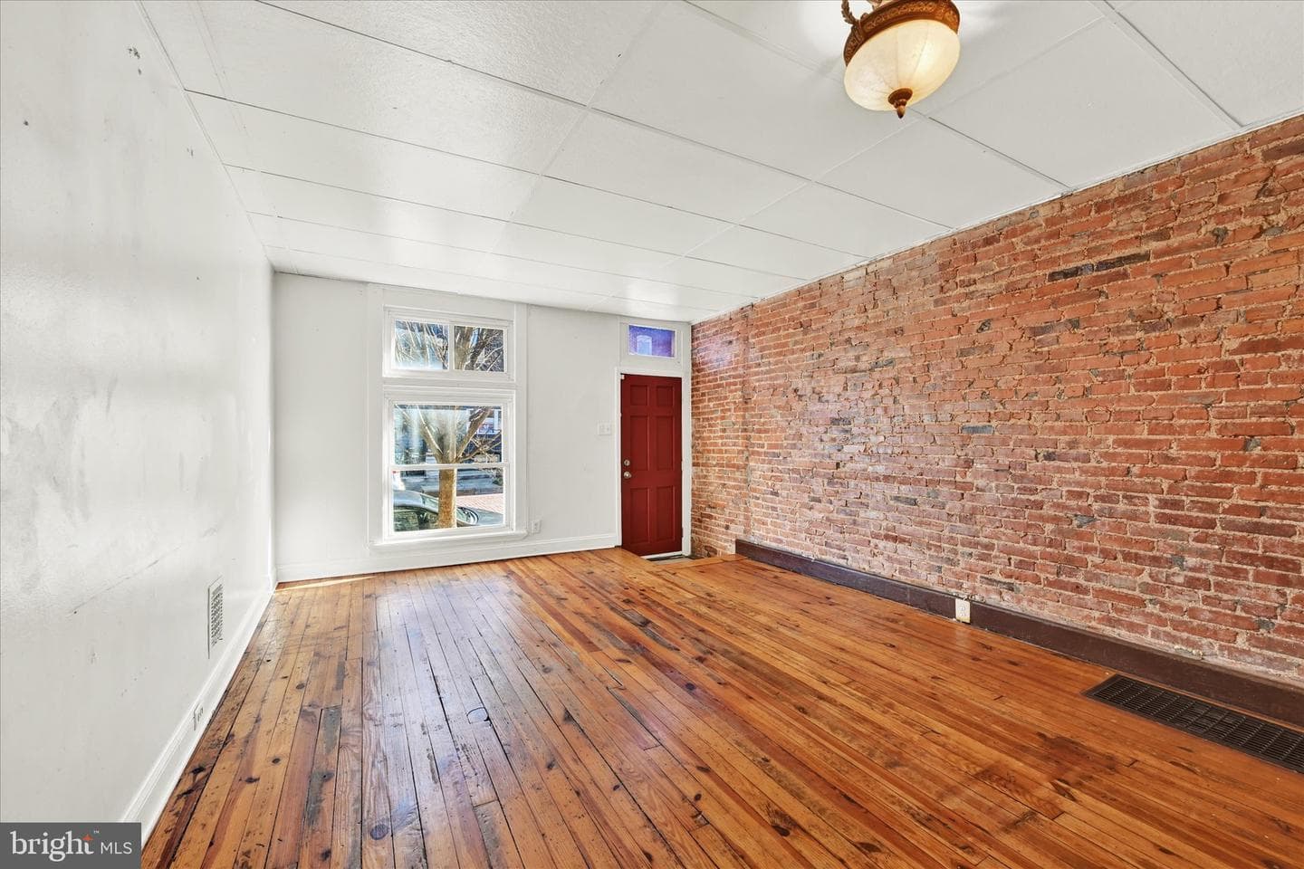 112 S Bouldin Street photo 4