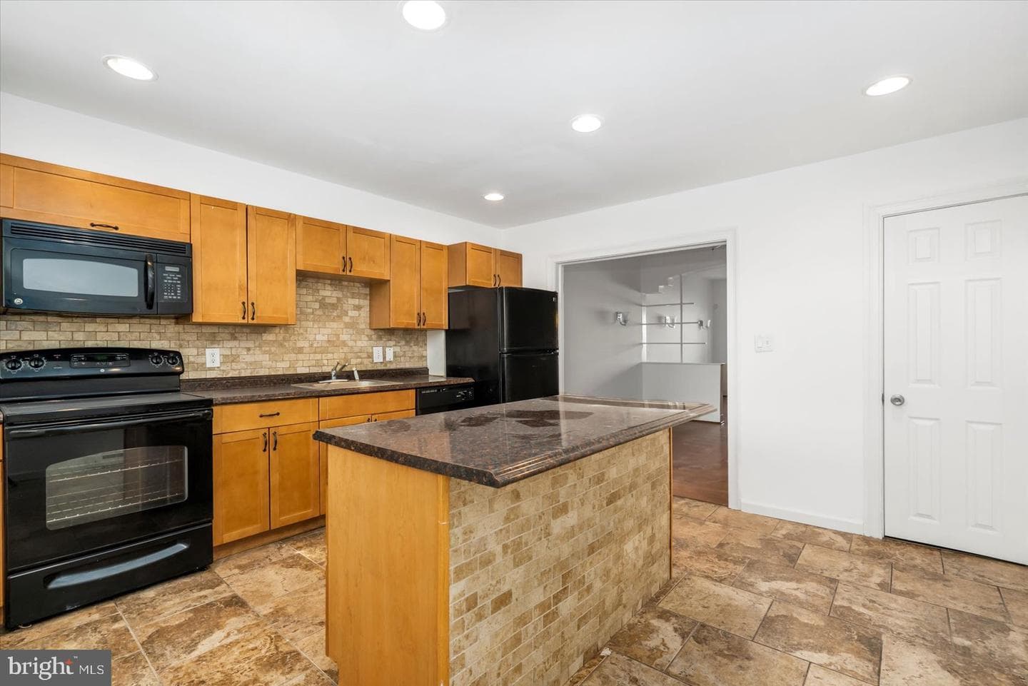 2611 E Hoffman Street photo 11