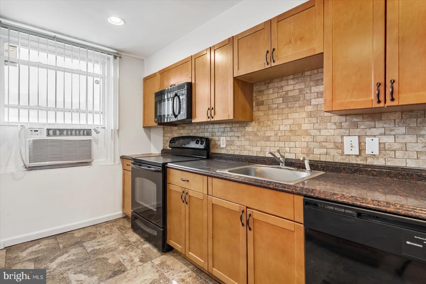 2611 E Hoffman Street photo 15