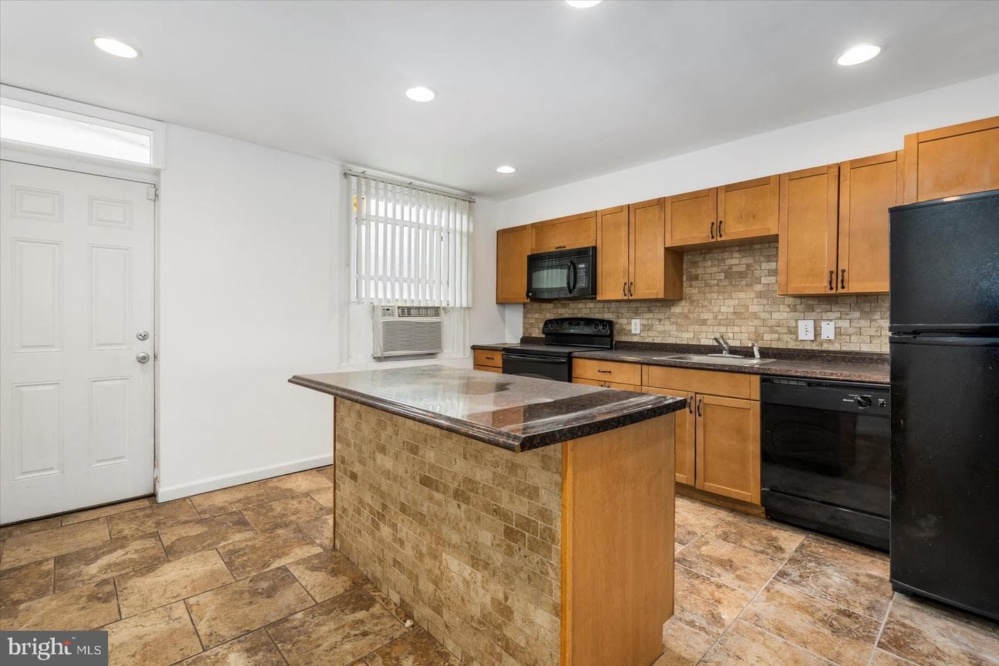2611 E Hoffman Street photo 9