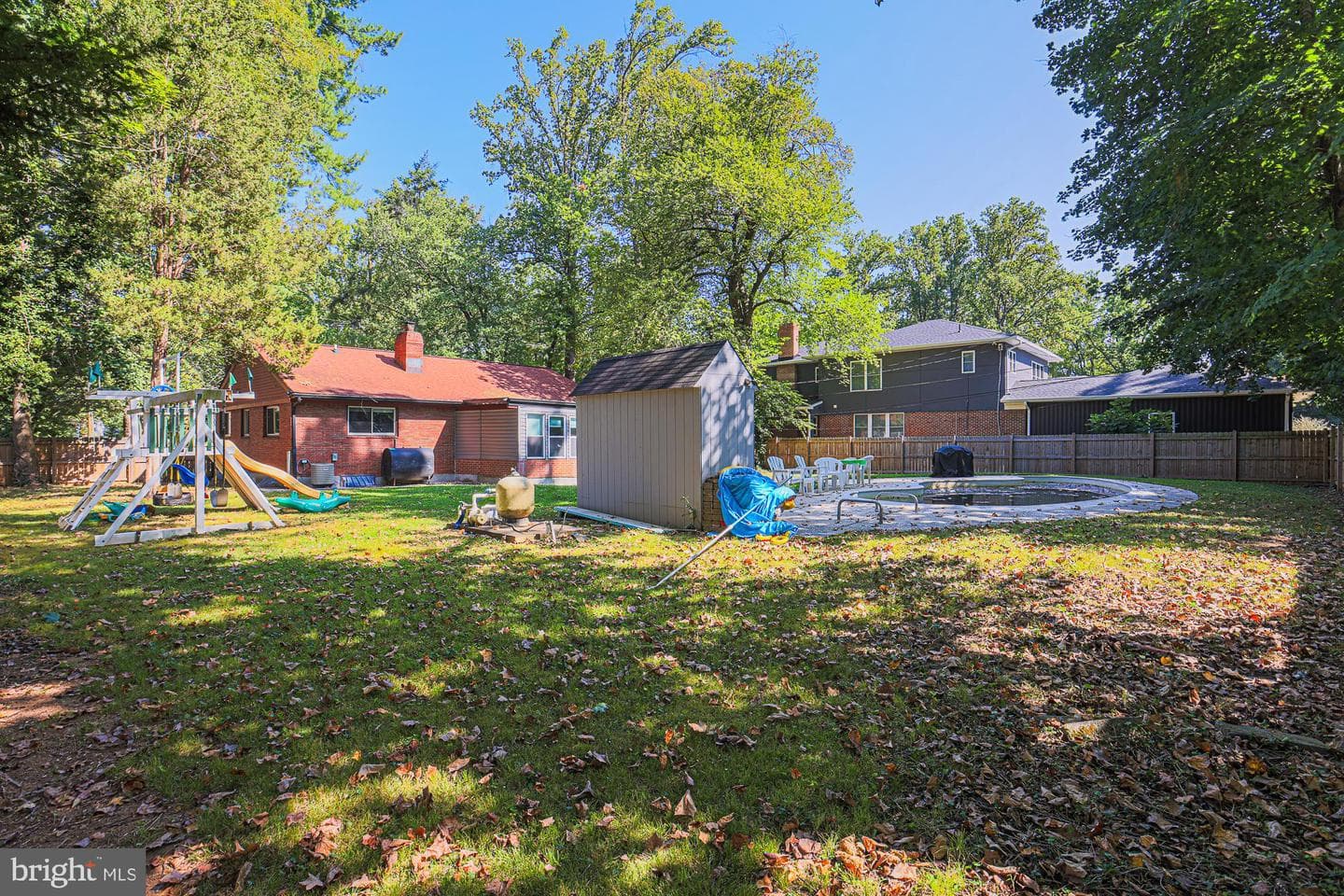 2827 W Strathmore Avenue photo 41