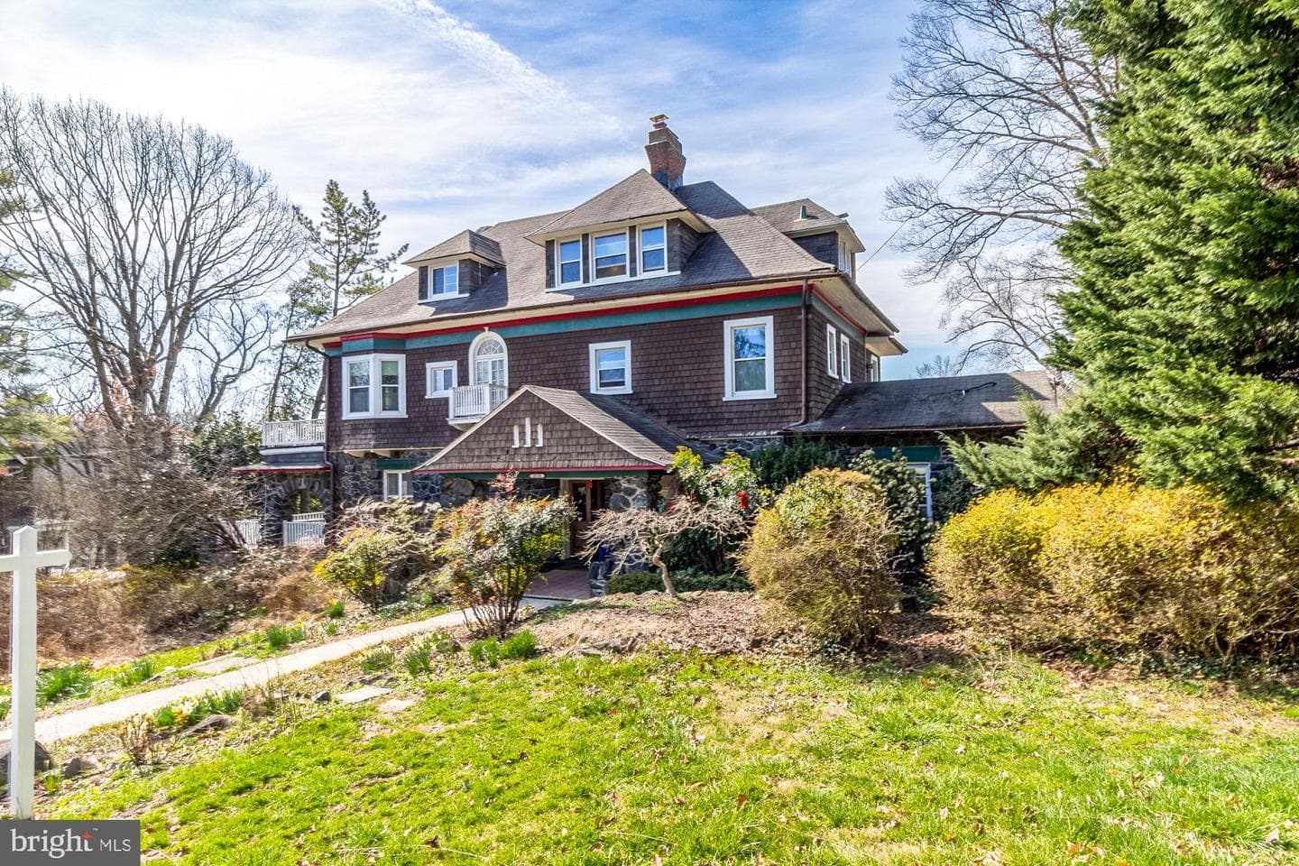 2518 Talbot Road photo 1