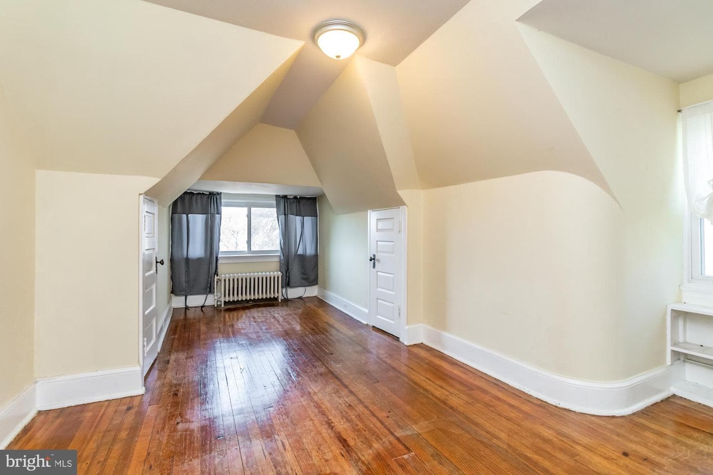2518 Talbot Road photo 10