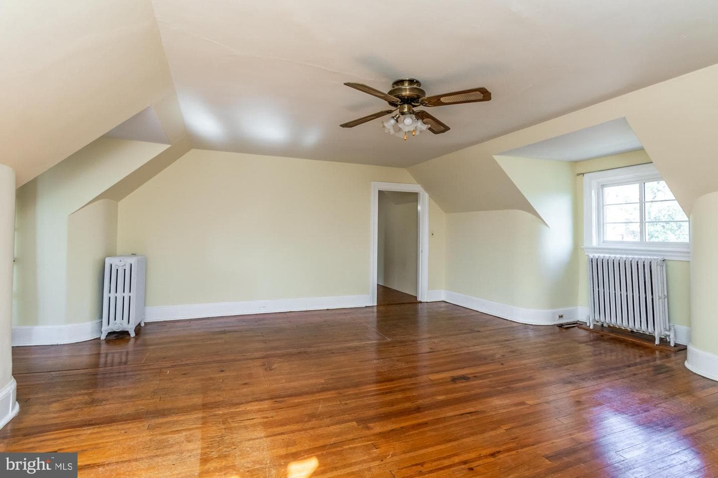 2518 Talbot Road photo 6