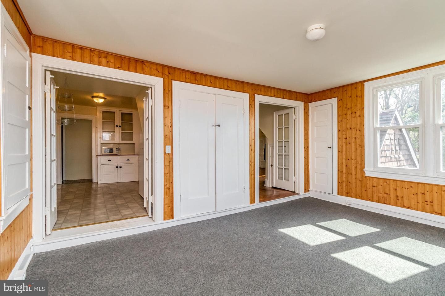 2518 Talbot Road photo 9
