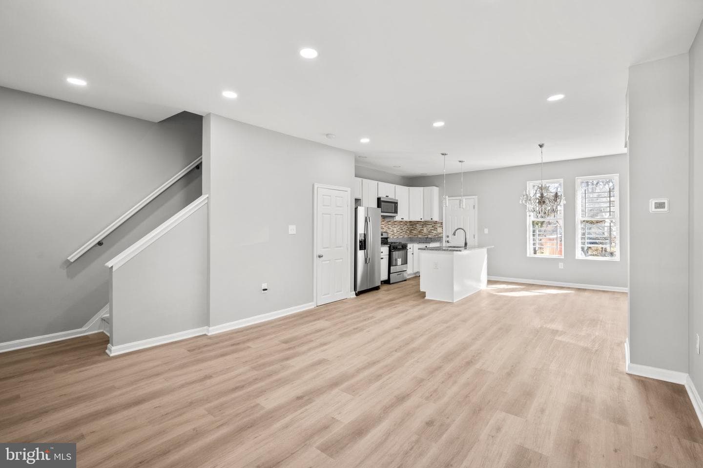 3013 W Garrison Avenue photo 5