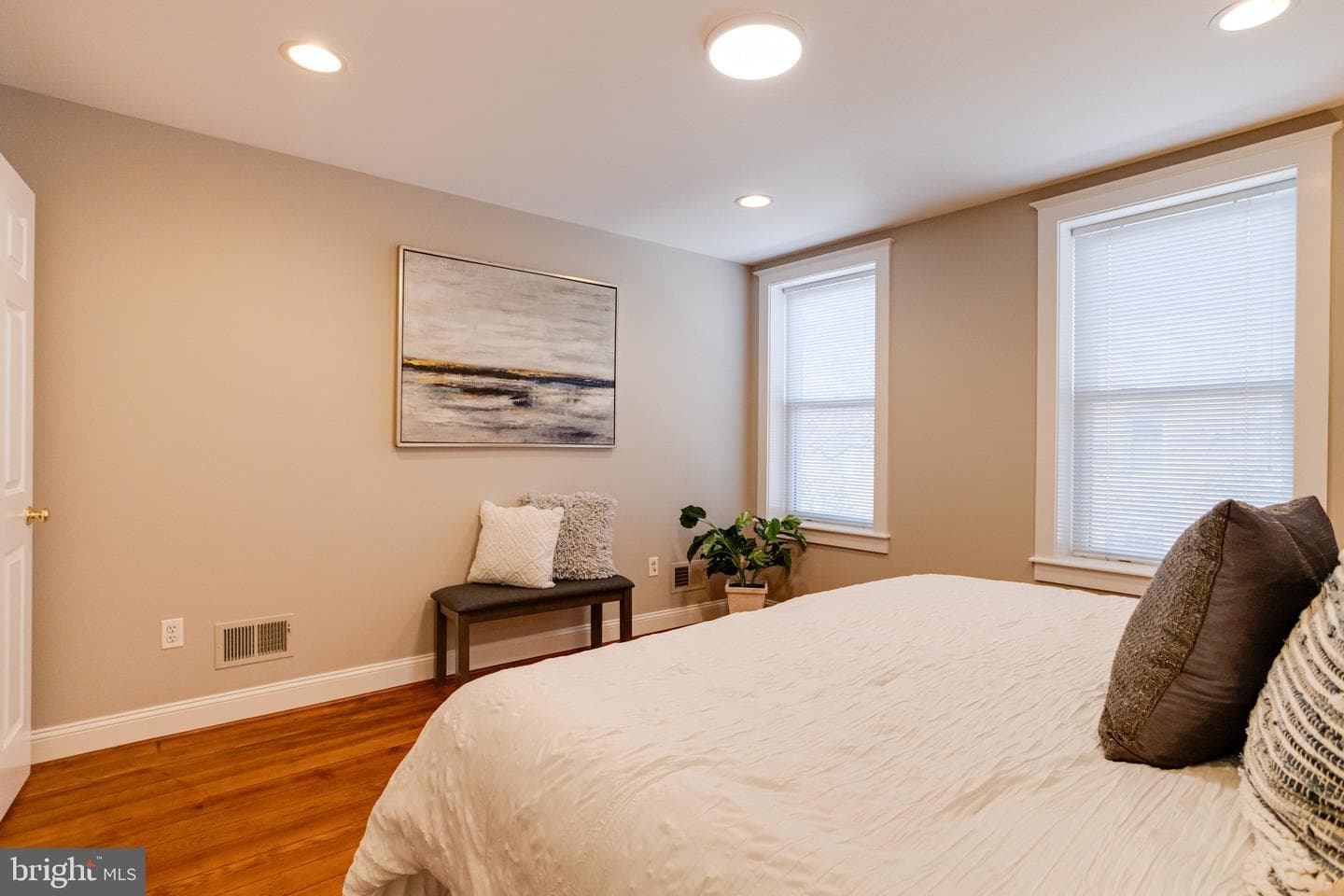 1209 Riverside Avenue photo 30