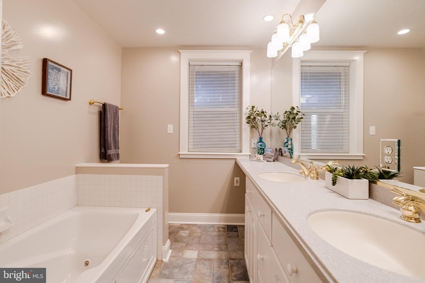 1209 Riverside Avenue photo 32