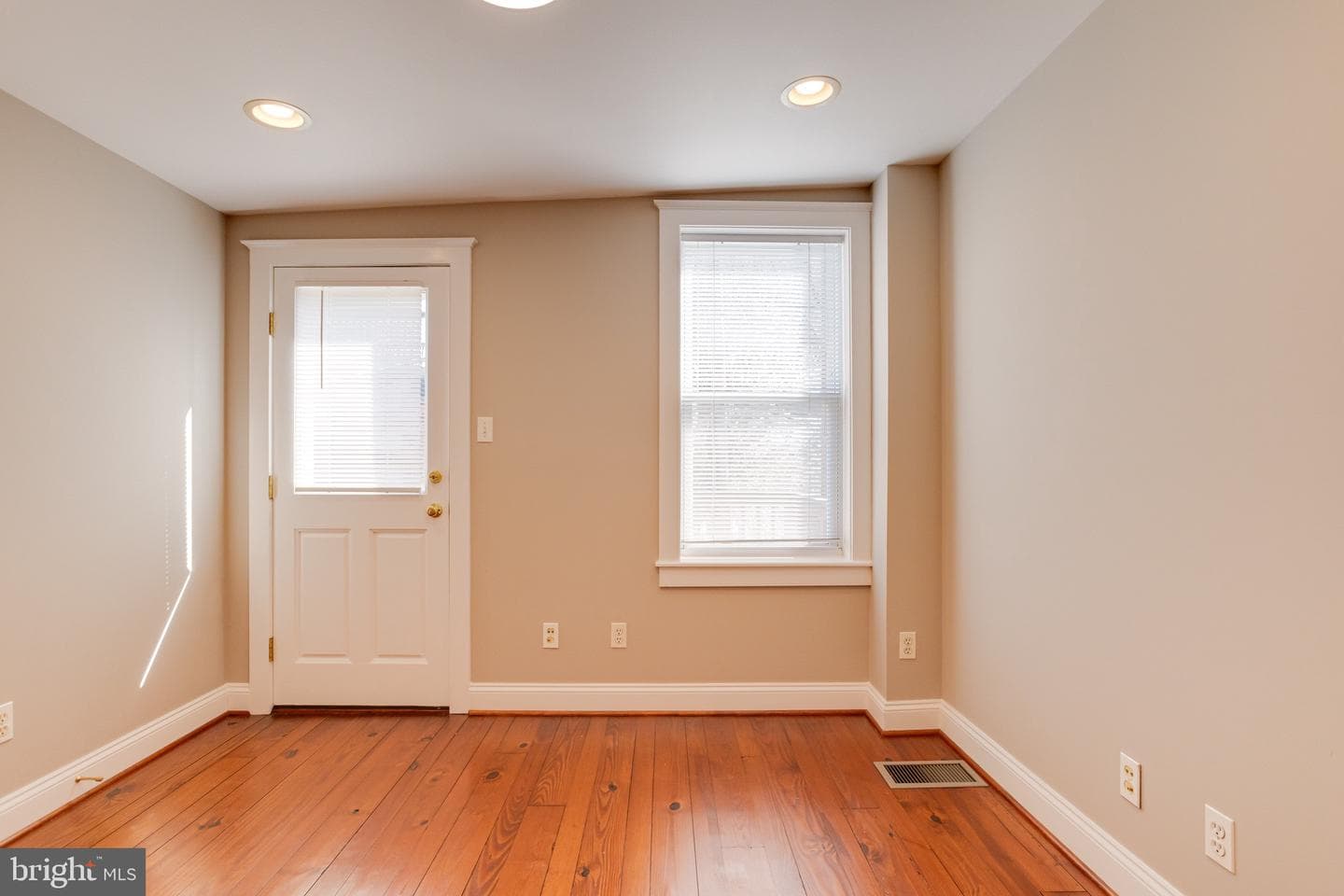 1209 Riverside Avenue photo 35