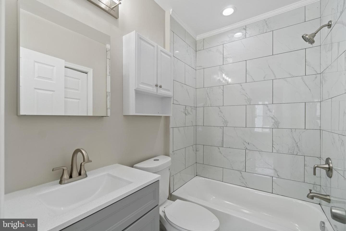 2231 E Chase Street photo 10