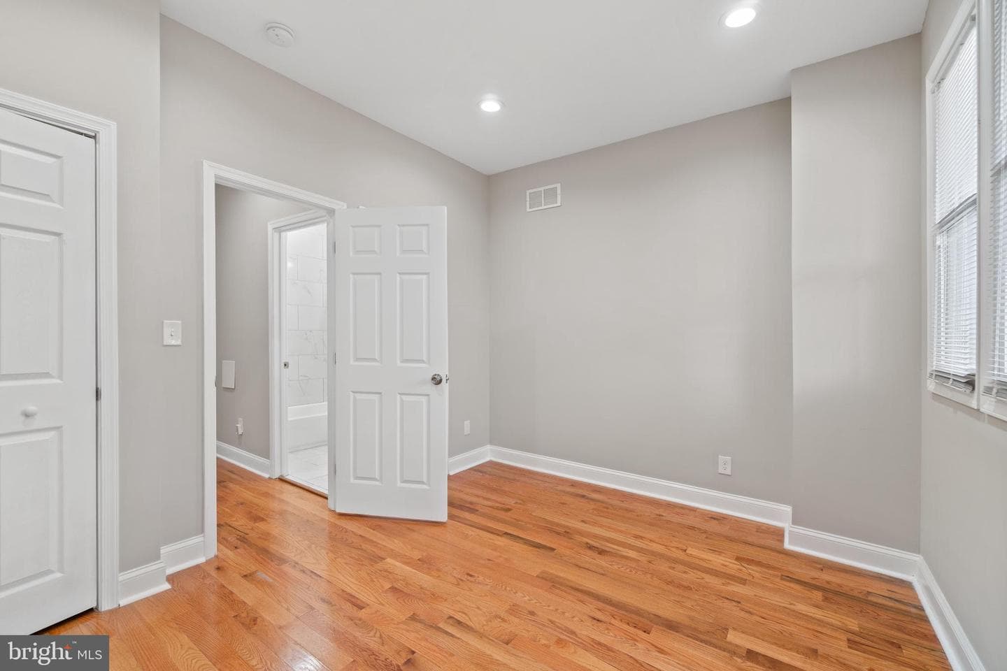 2231 E Chase Street photo 12